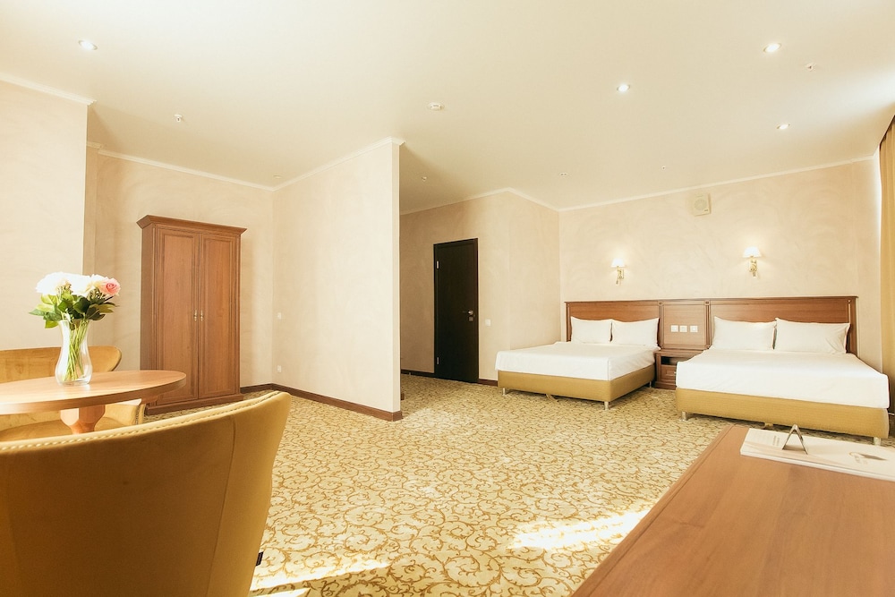 Junior Suite, 2 Twin Beds photo 2