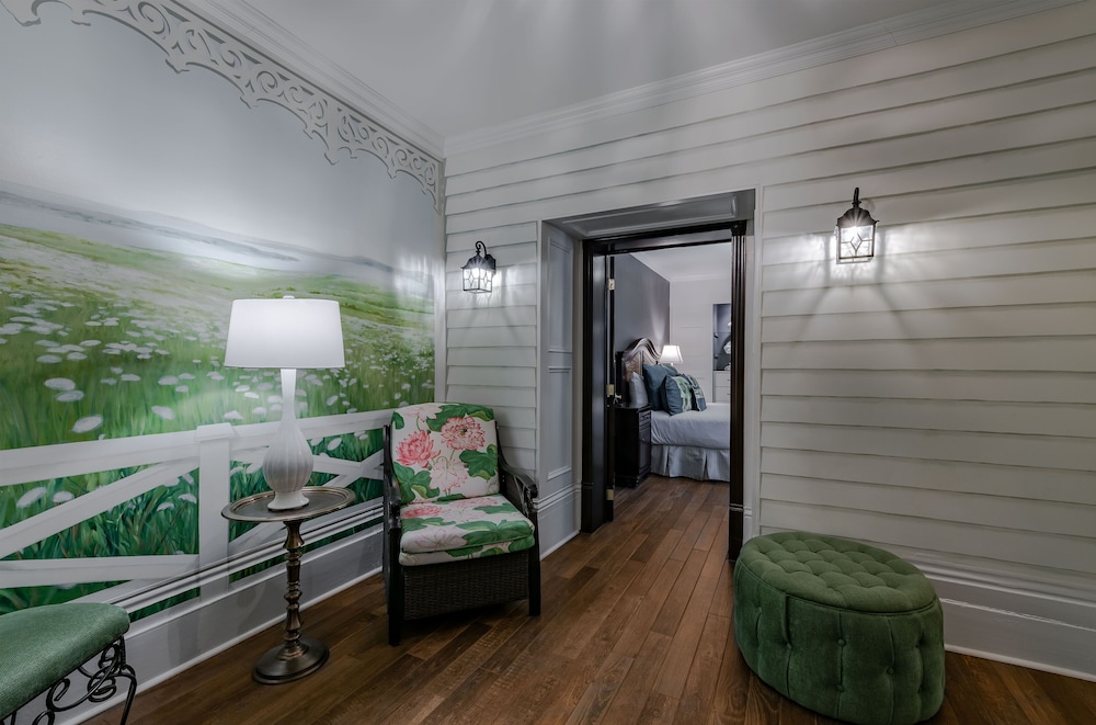 Clos St-Louis Suite