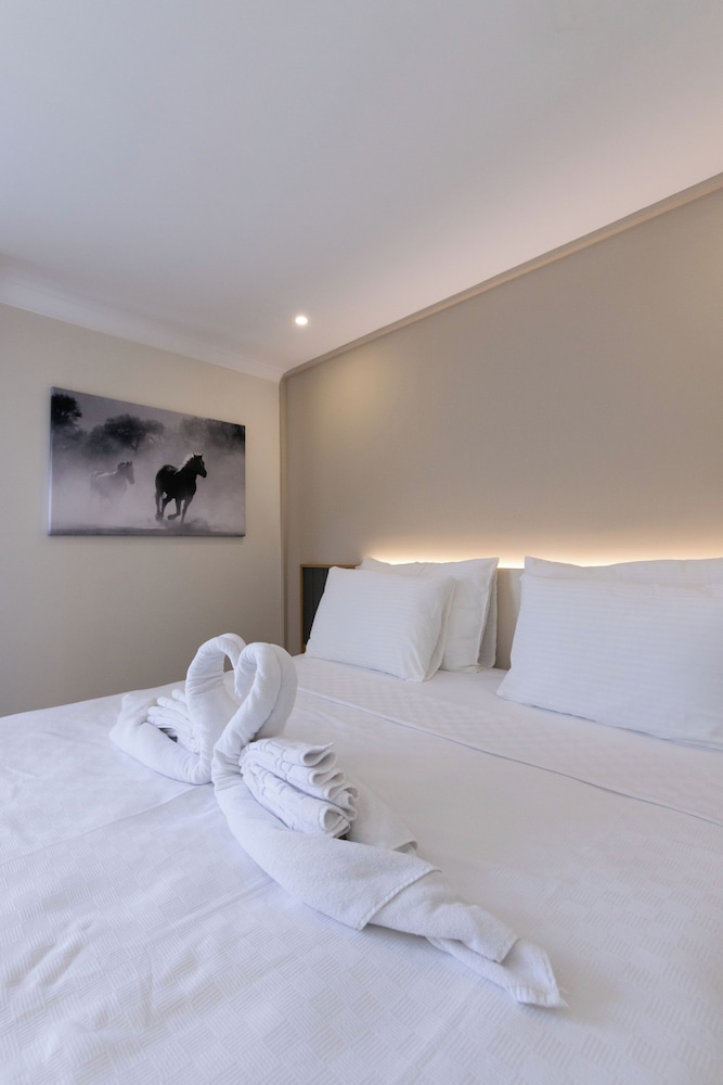 Deluxe Double Room - Photo 10