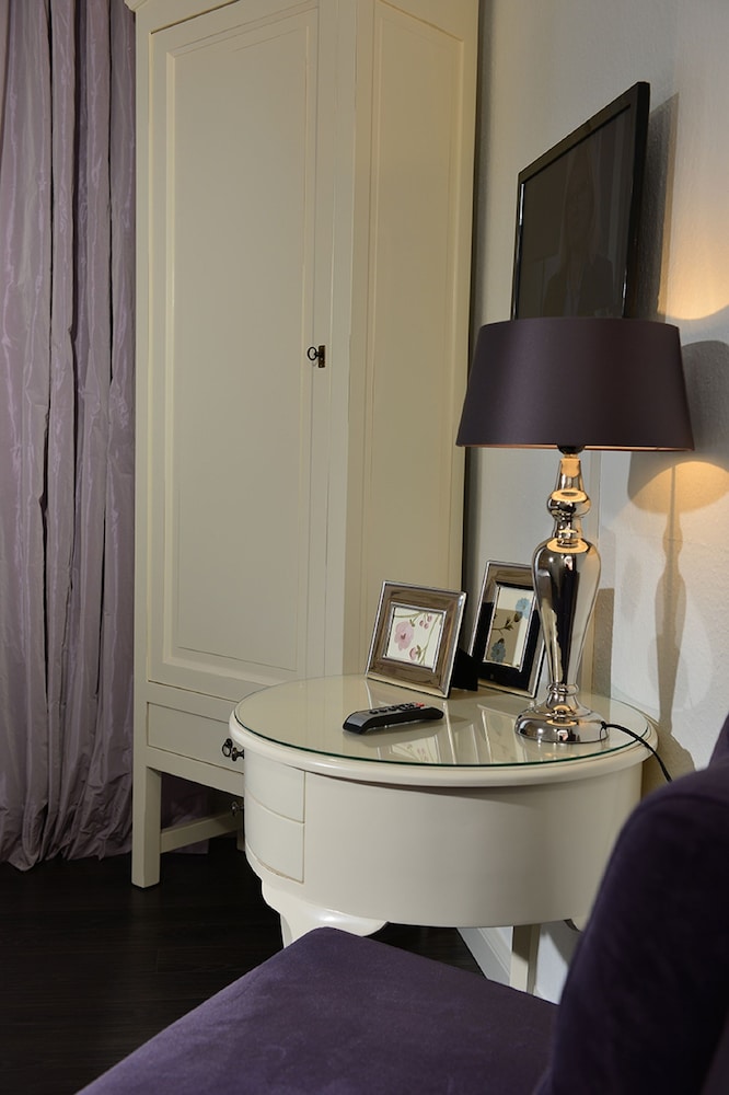 Basic Double or Twin Room - Photo 2