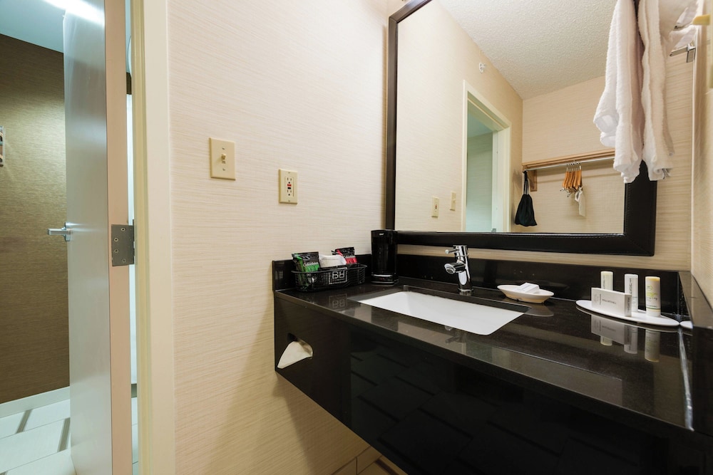 Room, 2 Queen Beds - Photo 4