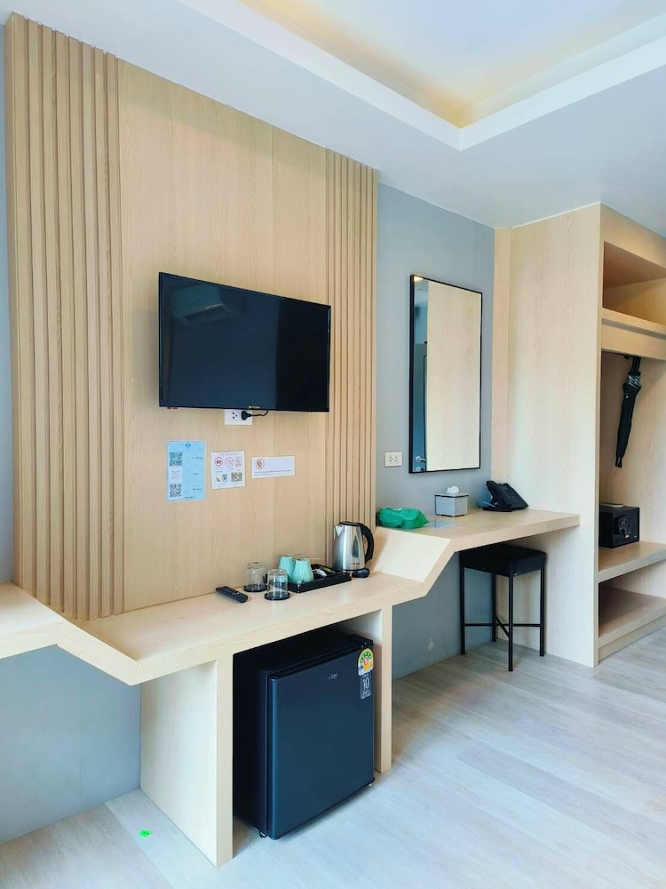 Superior Room, 1 Double Bed, Pool View photo 3