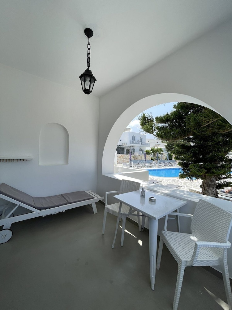 Superior Double Room, 1 King Bed, Pool View