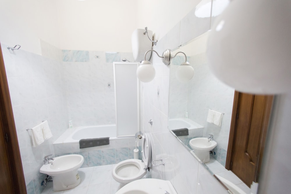 Suite (Blue) photo 3