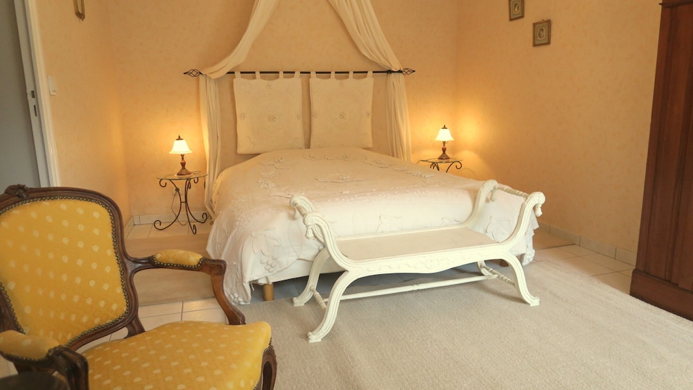 Superior Double Room, Ensuite, Garden View (Le Colombier)