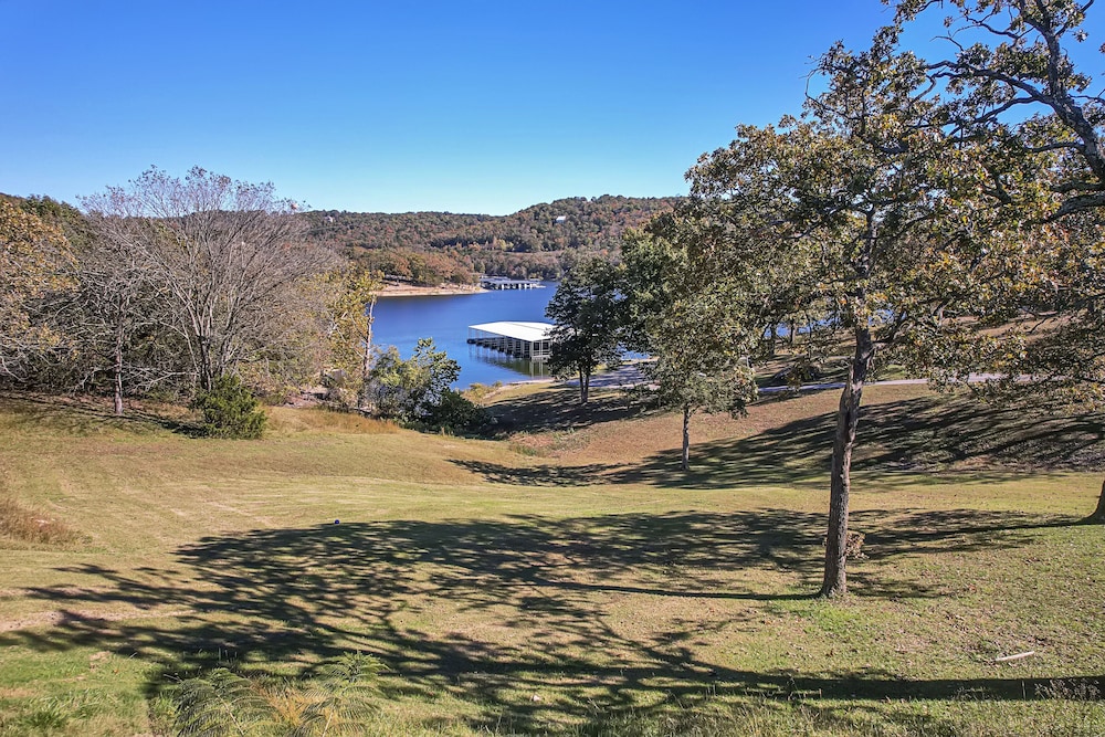 Deluxe Cabin, 2 Bedrooms, Lake View photo 2