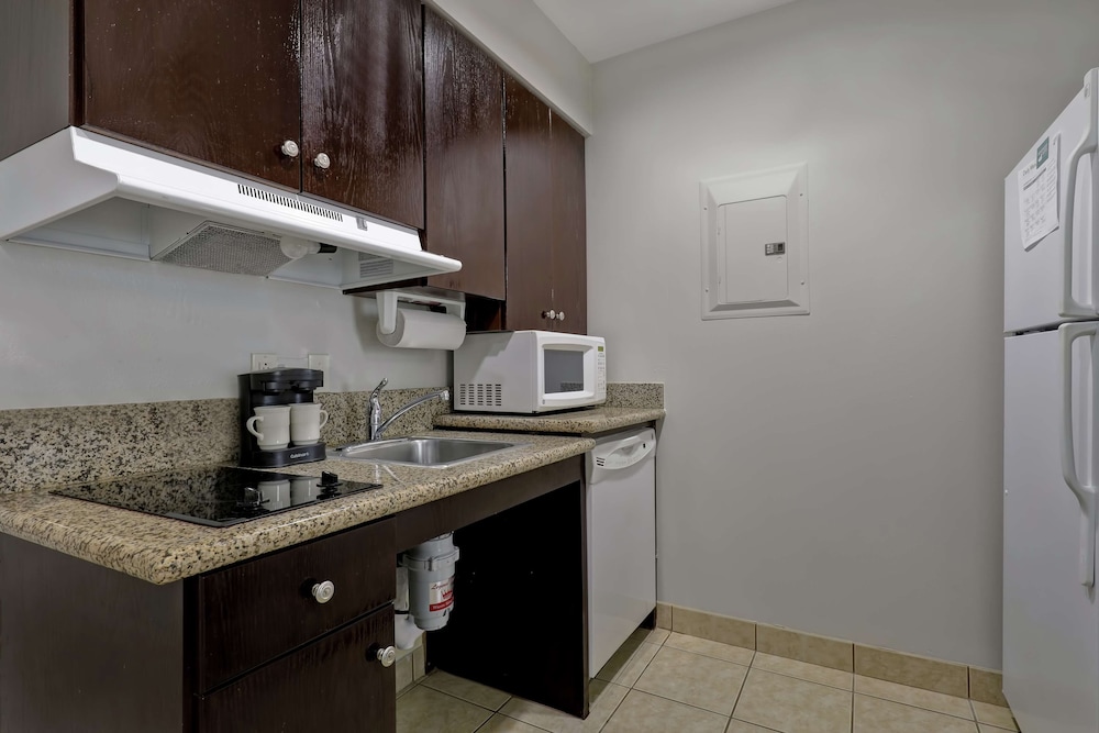 Suite, 2 Queen Beds, Accessible, Non Smoking (Mobility & Hearing, 3x3 Shower) - Photo 4