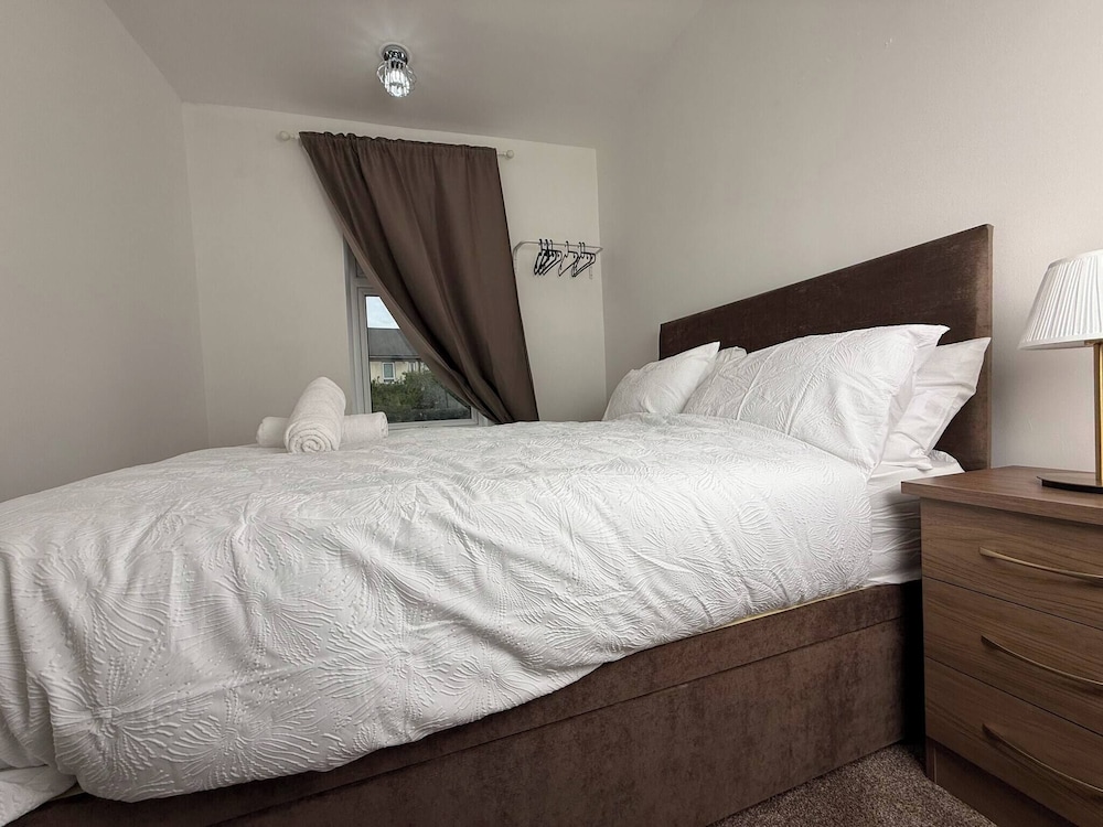 House, 3 Bedrooms, Garden View photo 2