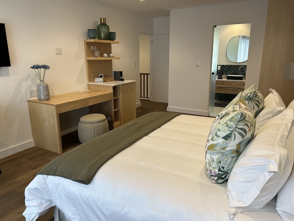 Luxury Room, 1 King Bed, Non Smoking, Mountain View - Photo 2