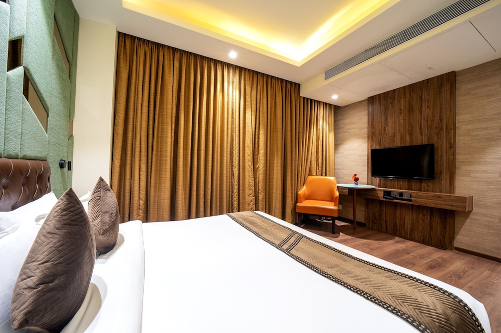 Suite Room - Photo 10