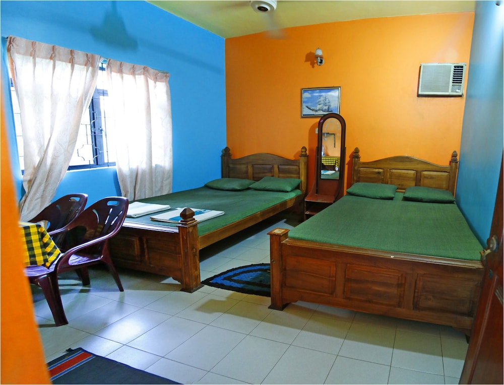 Economy Double Room photo 3