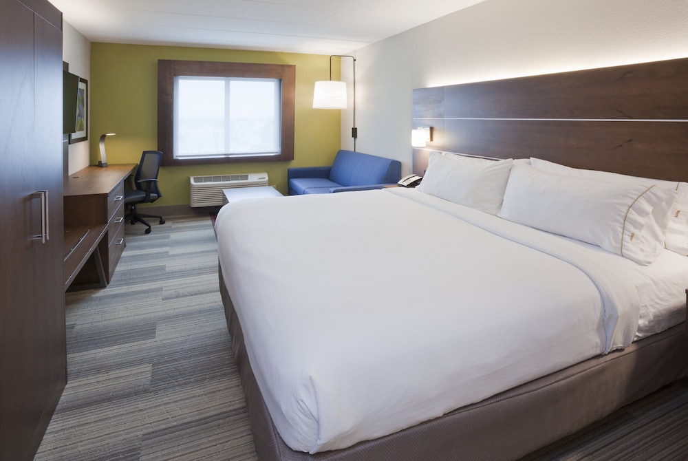 Standard Room, 1 King Bed with Sofa bed, Accessible (Communication, Transfer Shower) - Photo 4