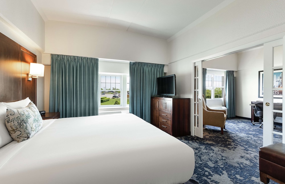 Suite, 1 King Bed, Non Smoking photo 2