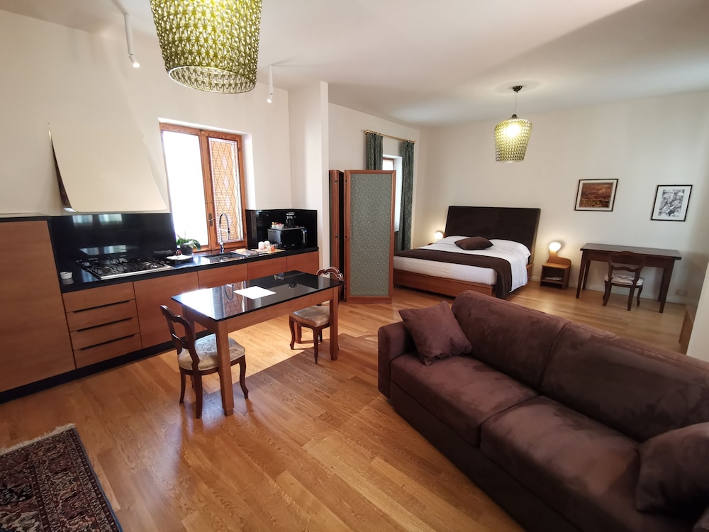 Deluxe Studio Suite, 1 Bedroom, Balcony, Vineyard View photo 1