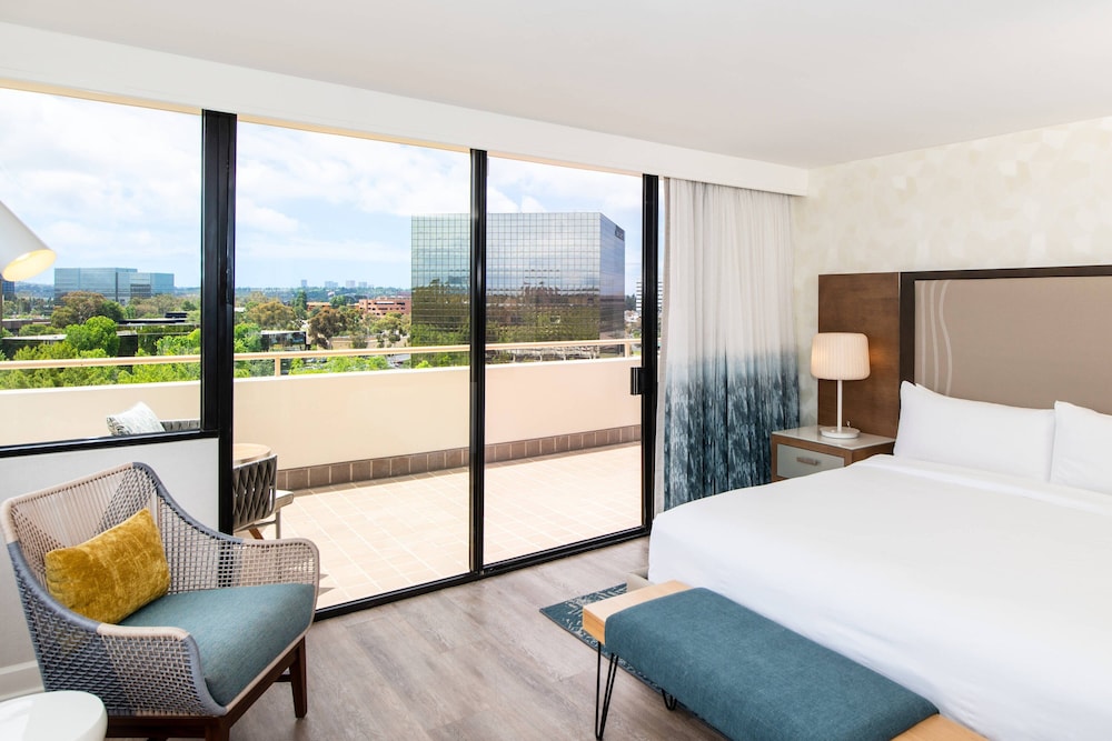 Junior Suite, 1 King Bed, Balcony - Photo 5