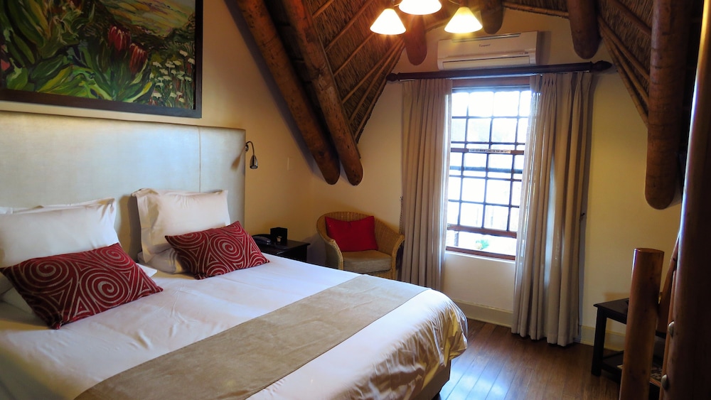 Family Room (Deluxe) - Photo 2