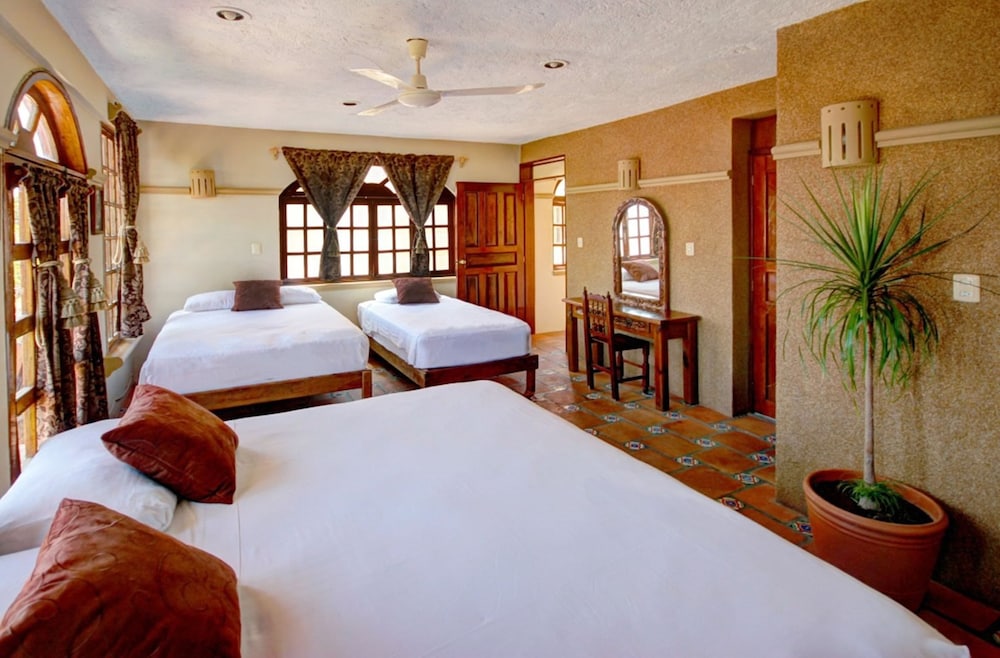 Grand Family Room, Balcony - Photo 2