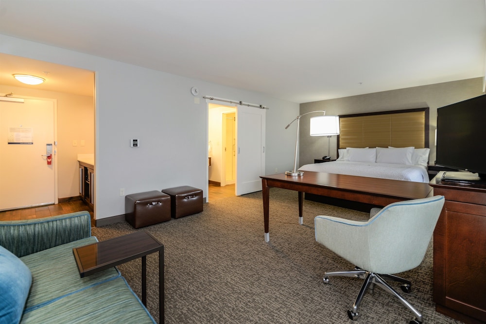 Studio, 1 King Bed, Accessible (Hearing)