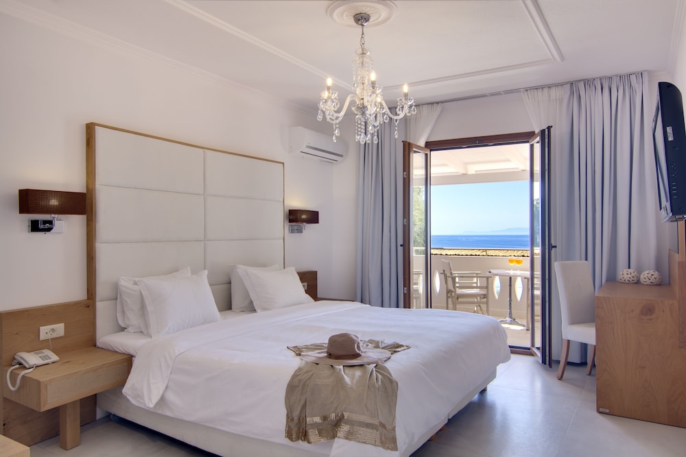 Superior Double Room with Balcony and Sea View - Photo 20