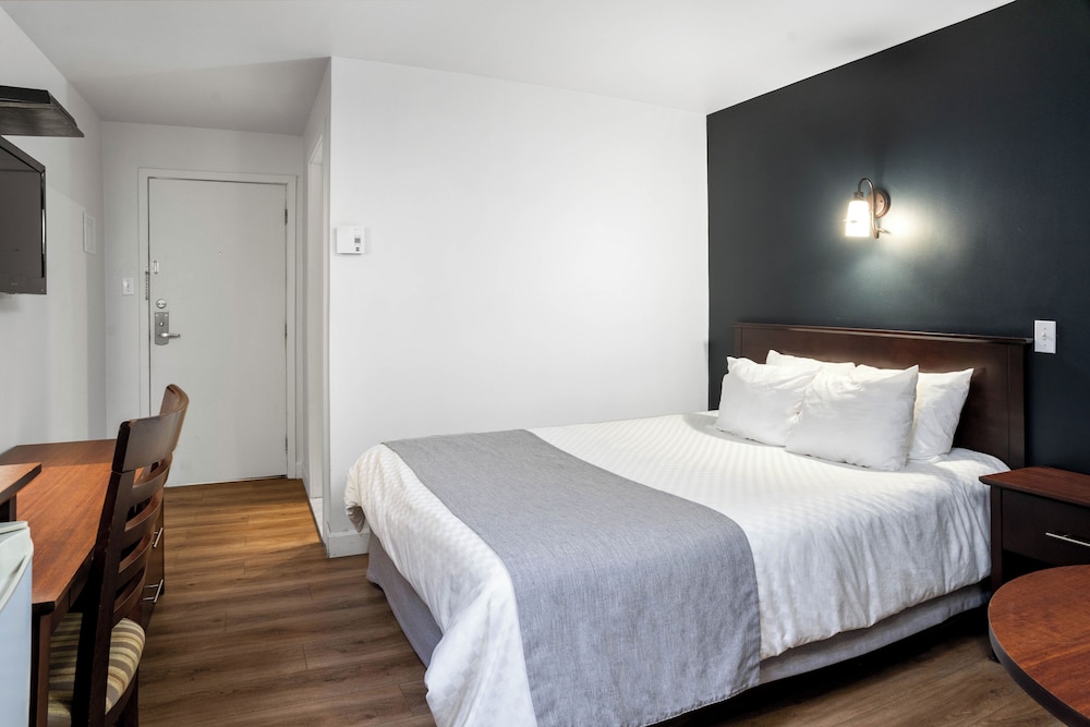 Room, 1 Queen Bed, Ground Floor photo 2