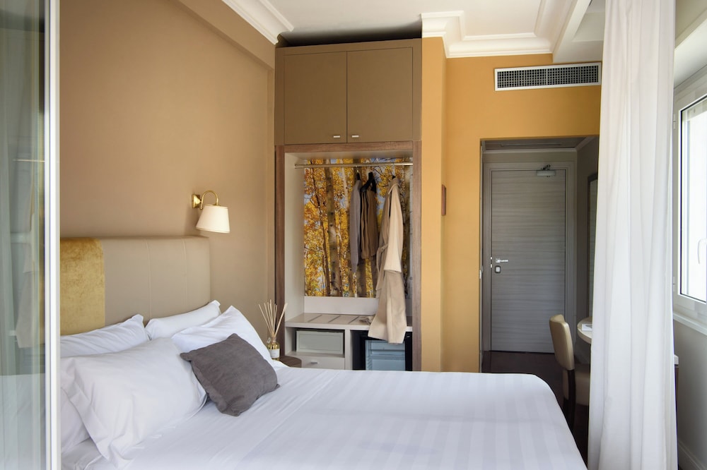 Standard Double Room Single Use photo 3