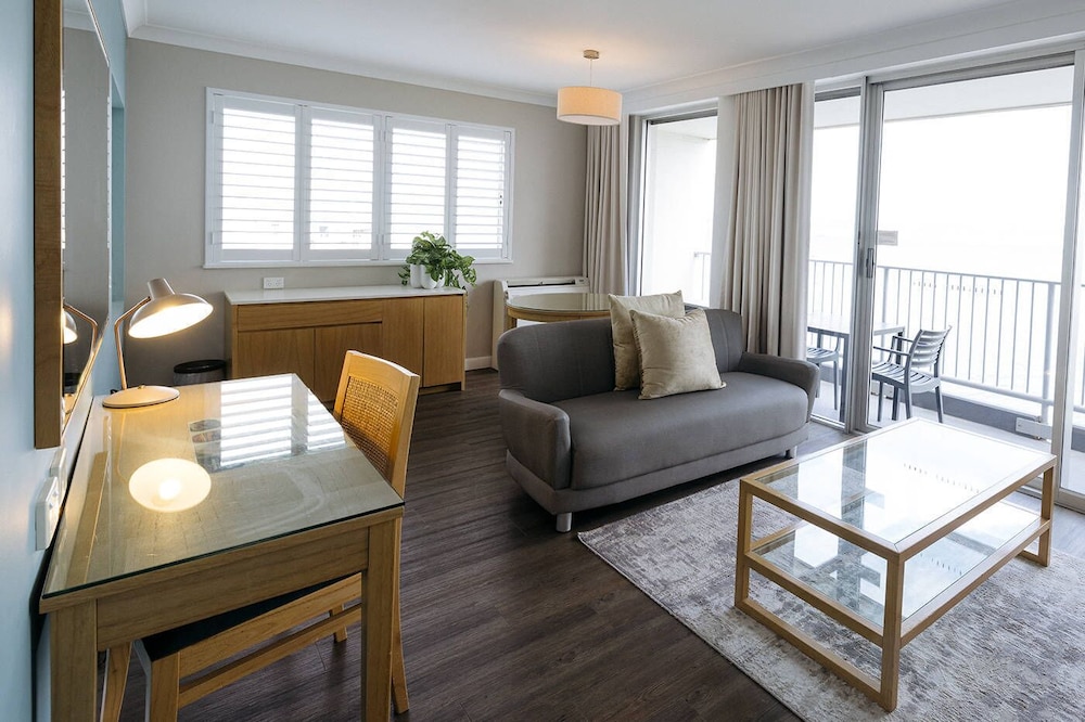 Premium Broadwater Suite - Photo 4