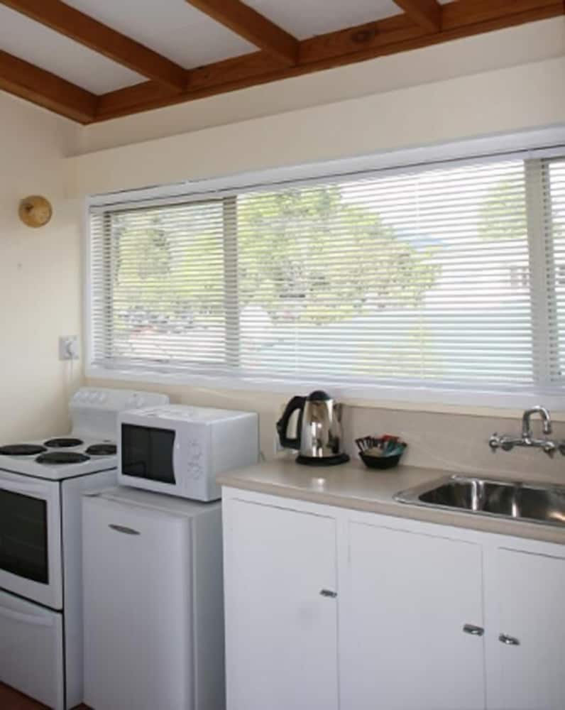 Economy Apartment, 1 Bedroom, Non Smoking, Kitchen (Standard Apt) photo 3