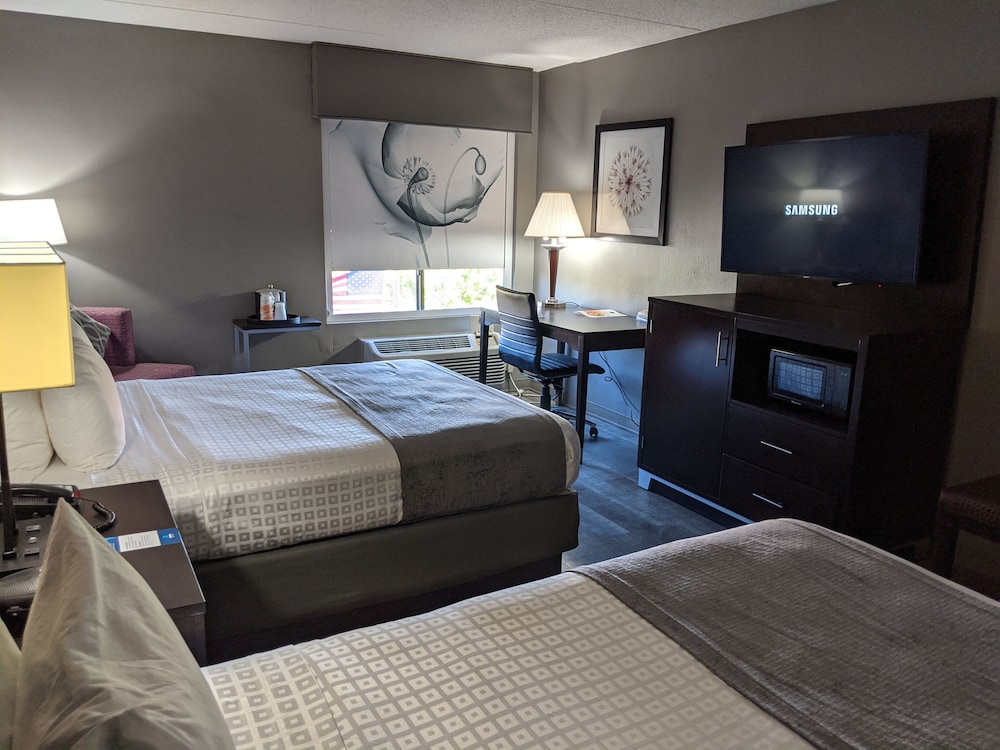 Standard Room, 2 Queen Beds, Non Smoking - Photo 2
