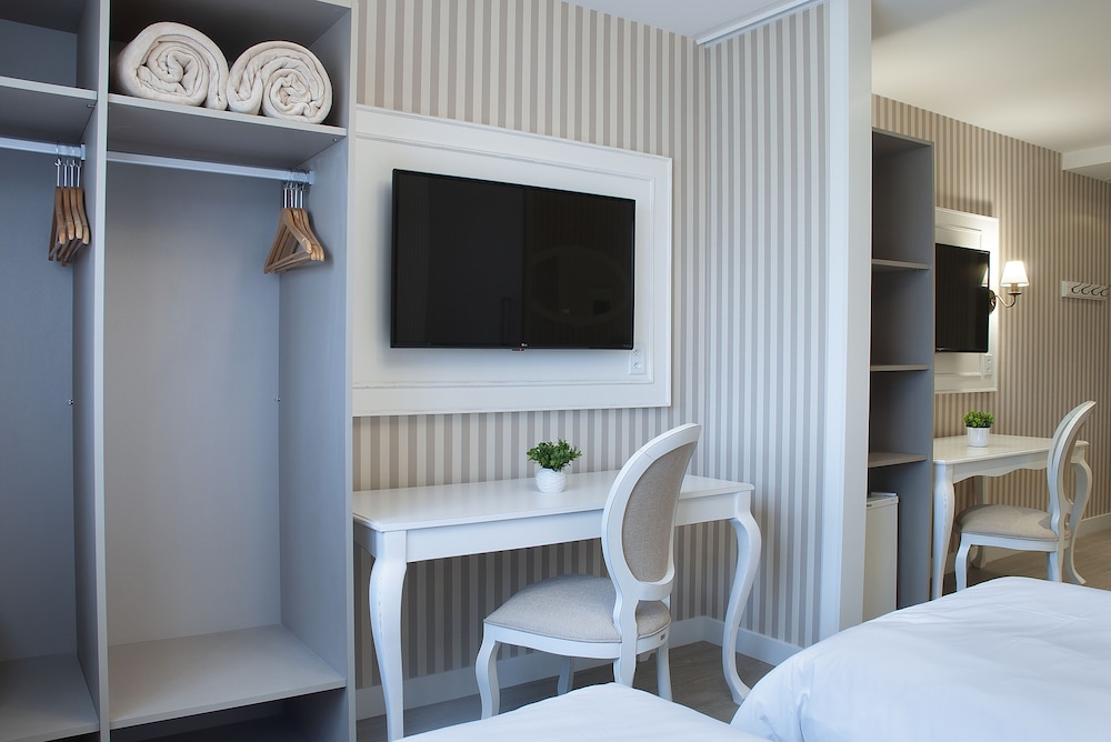Classic Twin Room - Photo 6