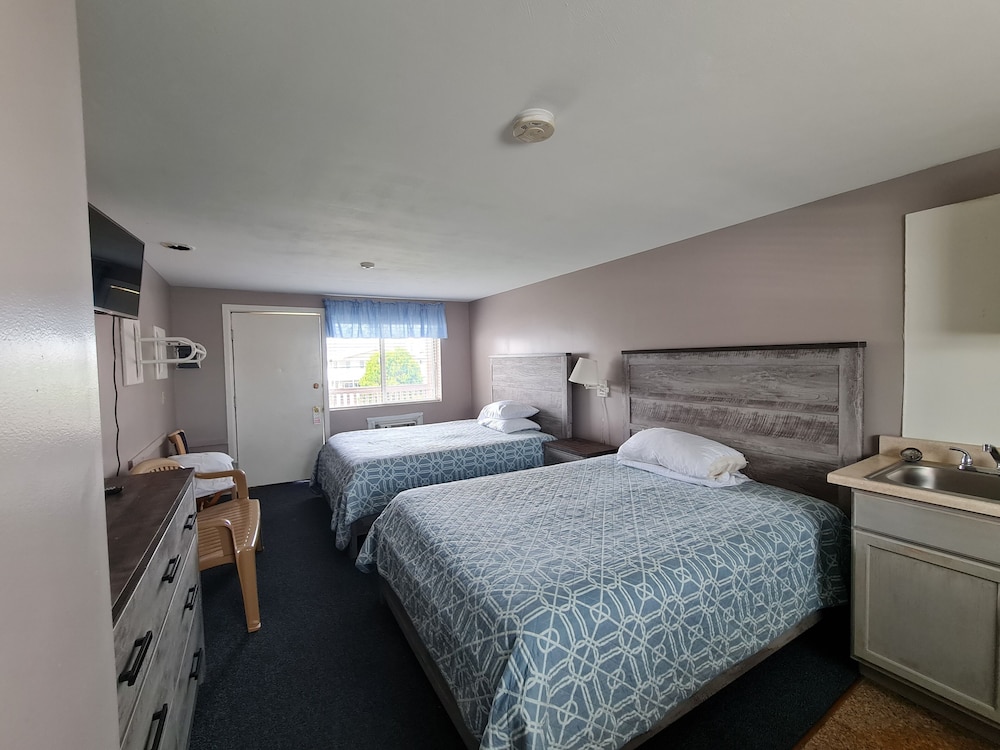 Standard Room, 2 Queen Beds, Kitchen, Courtyard Area photo 2