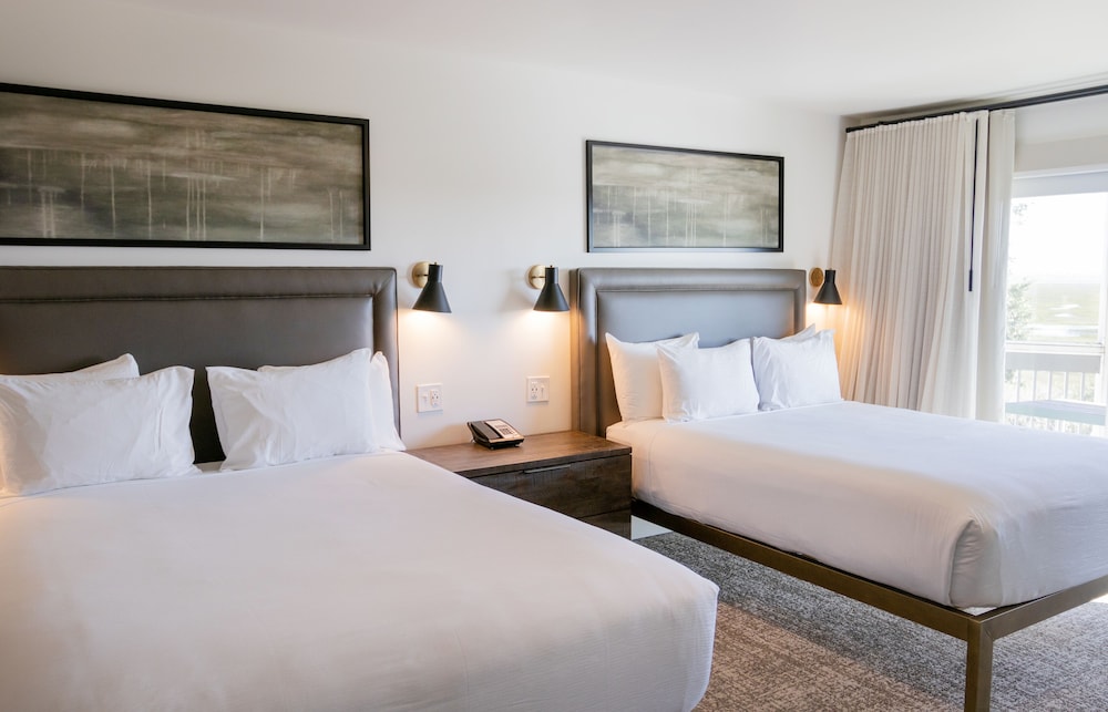 Room, 2 Queen Beds, Balcony - Photo 3