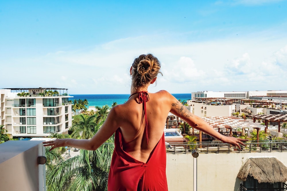 Deluxe Junior Suite, Partial Ocean View