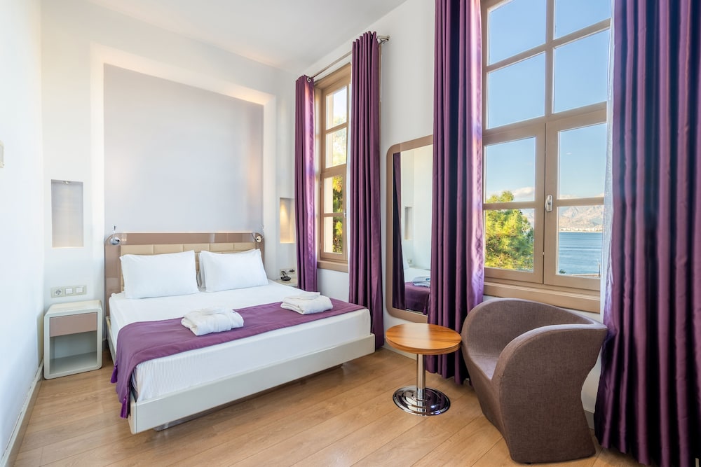 Deluxe Room, 1 Double Bed, Non Smoking, Sea View - Photo 2