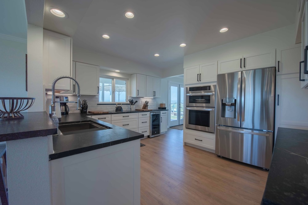 House, Multiple Beds, Fireplace, Garden View (Hidden Acre Vineyard)