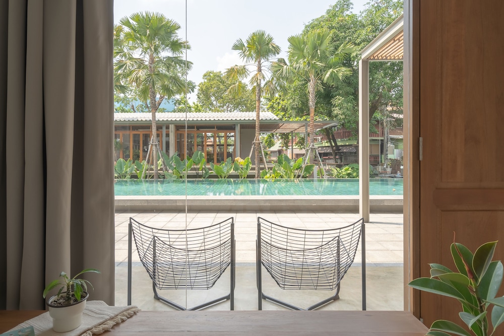 Superior Room, Pool View photo 3