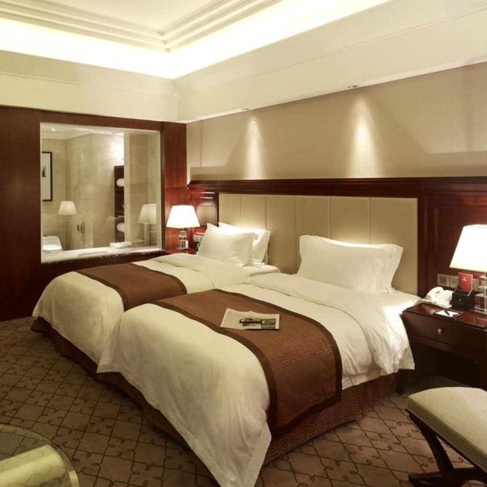 Deluxe King Lake View Room photo 3