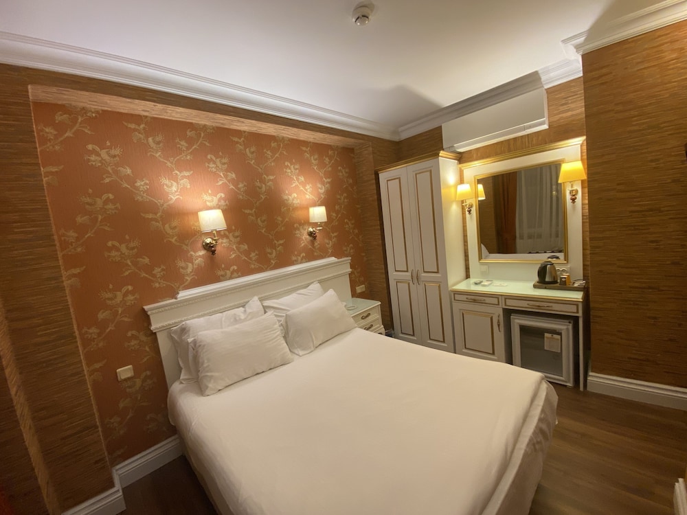 Standard Double or Twin Room photo 3