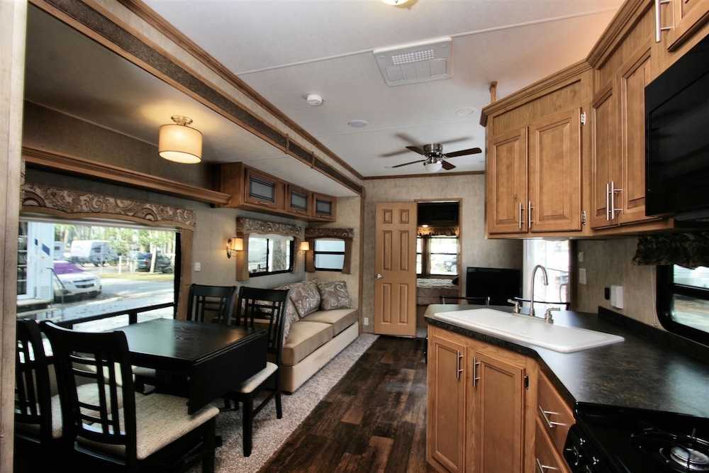 Mobile Home, 2 Bedrooms photo 1
