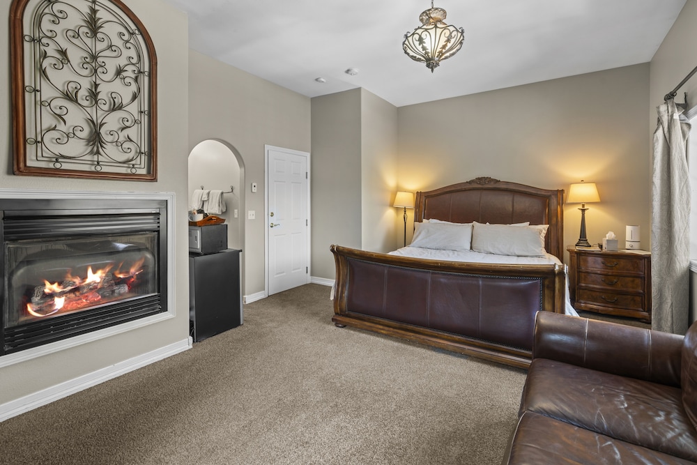 Suite, 1 King Bed with Sofa bed (Suite 1)