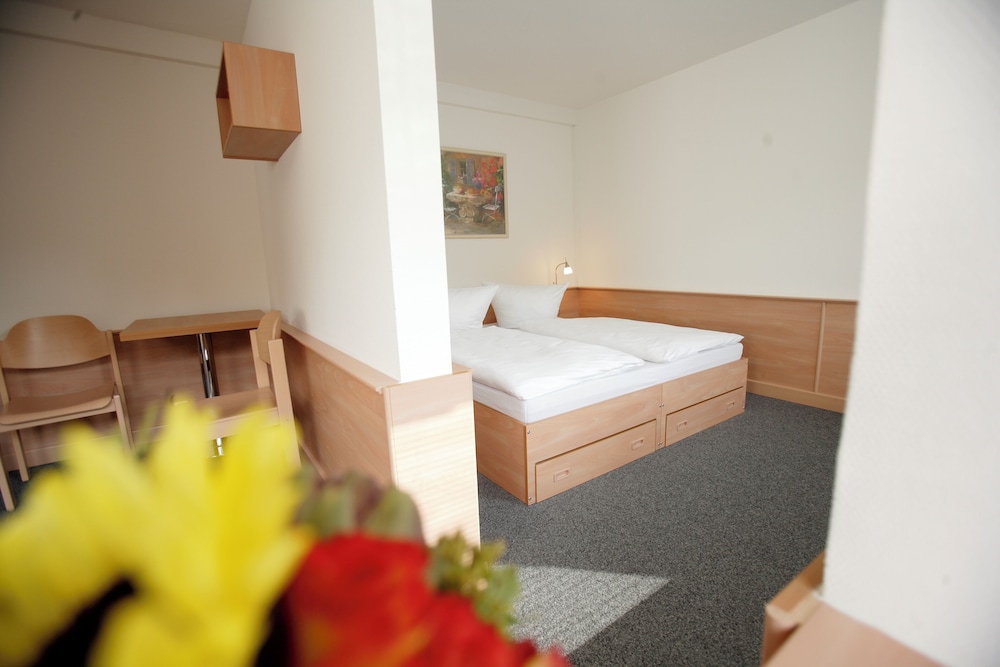 Economy Double or Twin Room, Garden View