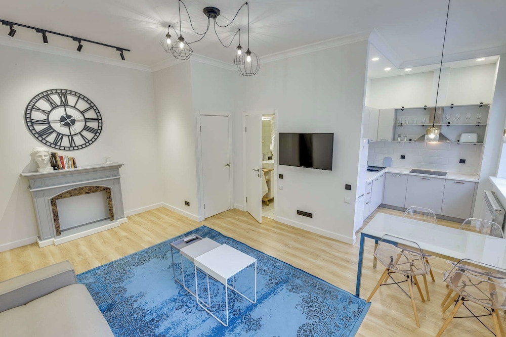 Grand Apartment, 1 Queen Bed with Sofa bed, Park View, Ground Floor photo 2