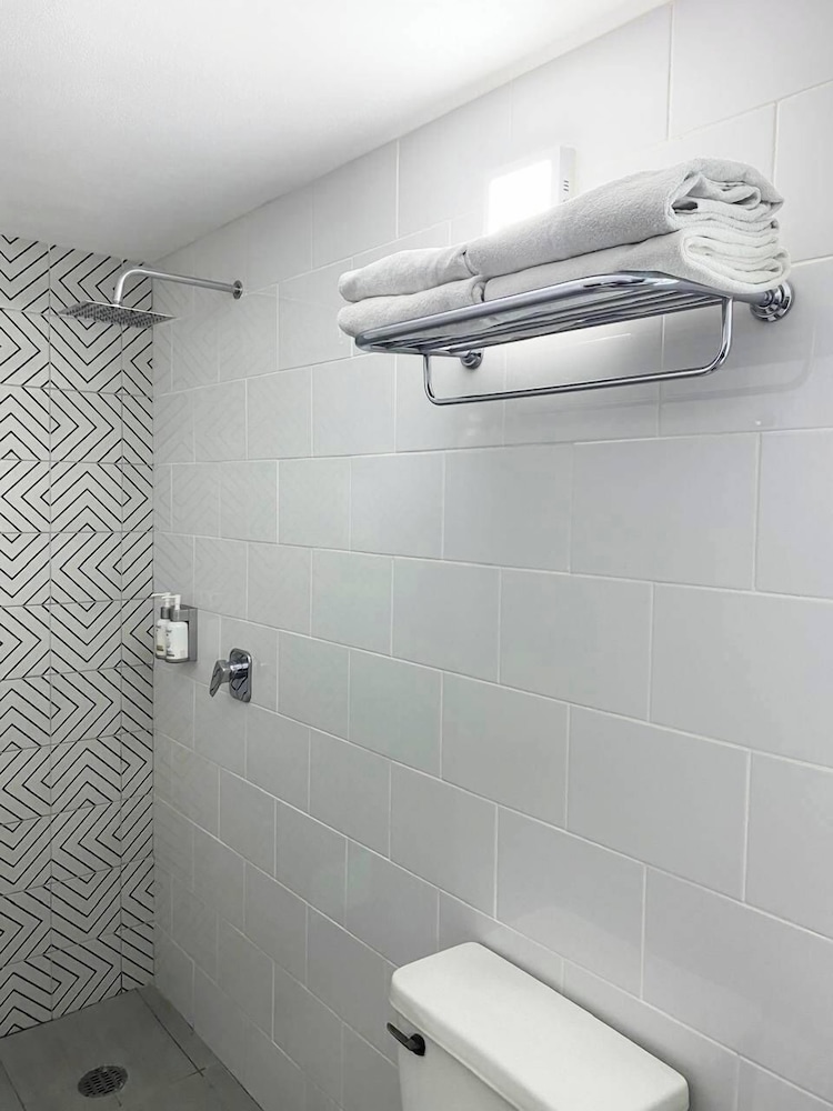 Standard Quadruple Room - Photo 4
