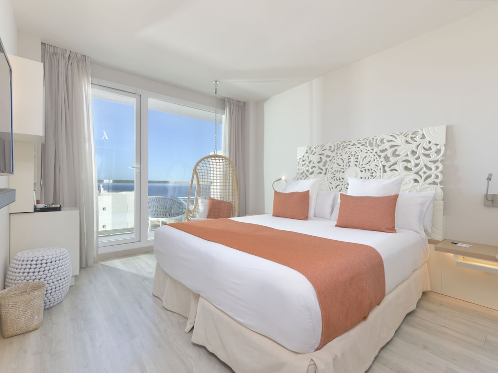 Deluxe Double Room ( sunset view Make it Happen "The One") photo 3
