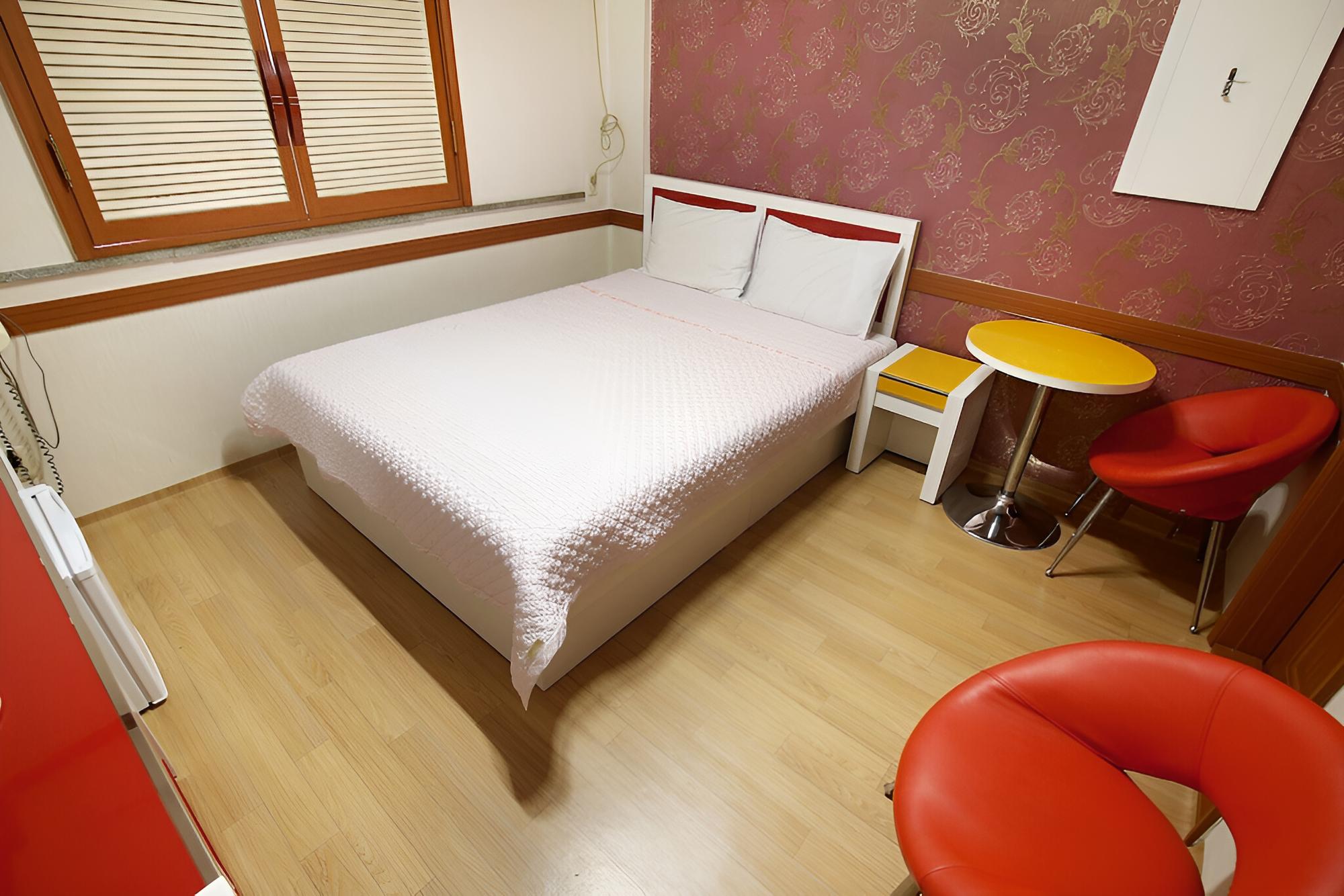 Room (Standard Room B type) - Photo 4