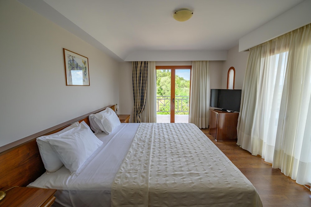 Junior Studio Suite, Non Smoking, Pool View