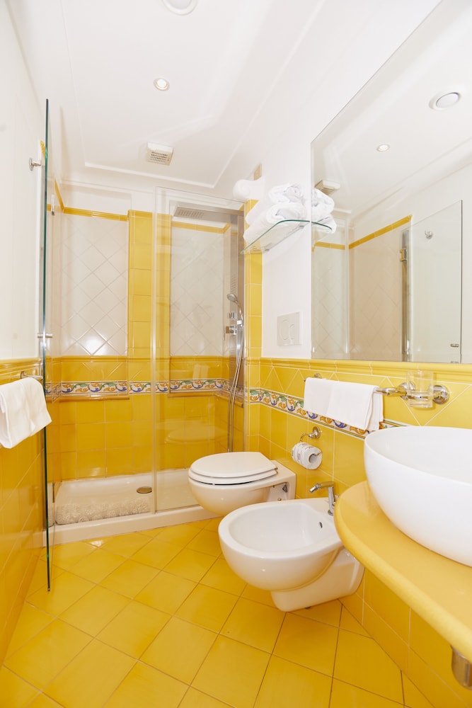 Superior Double or Twin Room, Balcony, Sea View - Photo 6