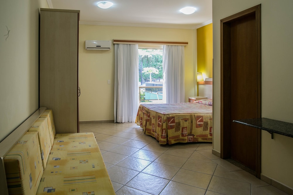 Traditional Suite - Photo 3