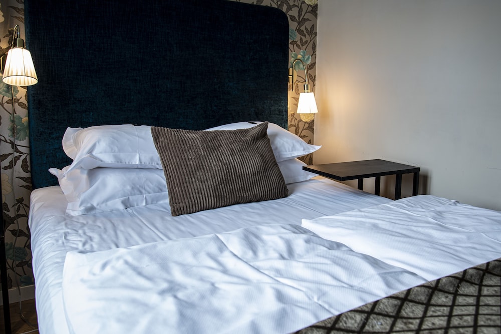 Standard Room, 1 Double Bed, Non Smoking (Small double room) - Photo 3