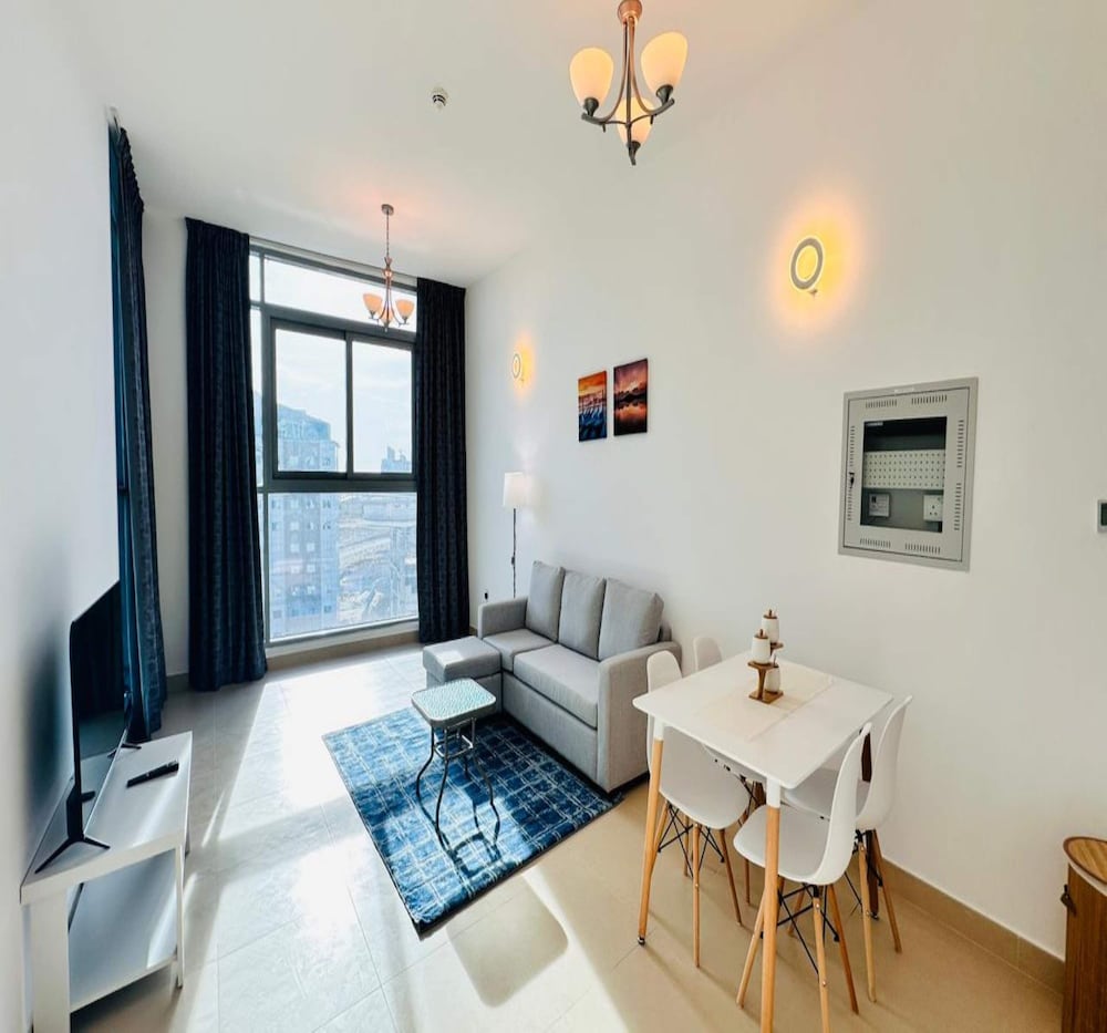 Apartment photo 2