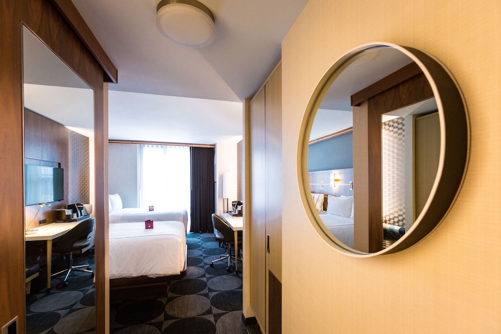 Standard Room, 2 Double Beds (Roll-In Shower)